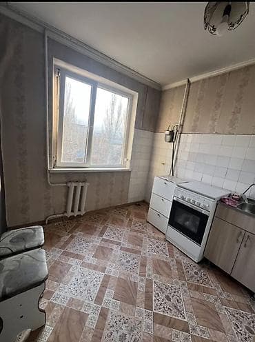 продажа квартир 8мкр: 1 комната, 34 м², 104 серия, 4 этаж, Старый ремонт — 1