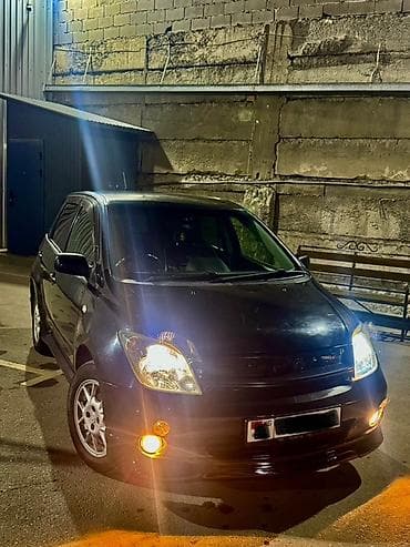 Toyota Ist: 2004 г., 1.5 л, Автомат, Газ, Хэтчбэк