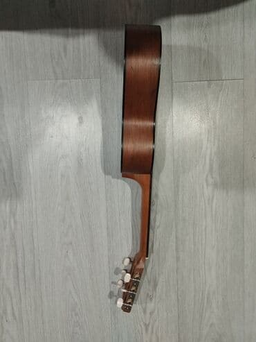 студийные микрофоны: Гитареле (guitalele) — компактный шестивструнный инструмент формата — 2