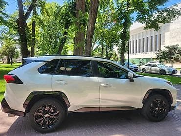 ram dodge: Toyota RAV4: 2023 г., 2.5 л, Автомат, Гибрид, Внедорожник — 7