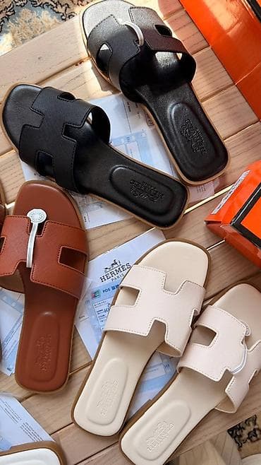 босоножки женские: Женские шлёпанцы Hermes 
Размеры с 36-40 — 2