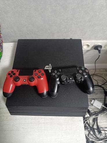 usb: PlayStation 4 Pro (черная) с двумя беспроводными геймпадами DualShock — 1