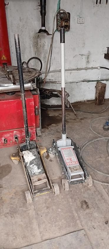 Автосервисное оборудование: Комплект оборудования для шиномонтажа и работ с колесами. В составе — 7