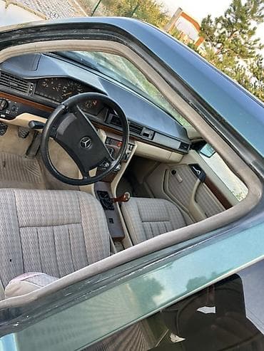 Mercedes-Benz W124: 1992 г., 2 л, Механика, Газ, Седан — 8