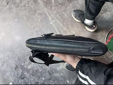 Барсетки: Сумка через плечо (кросс-боди) из черной фактурной экокожи. - — 4