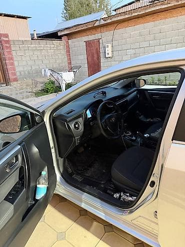 Toyota Corolla: 2018 г., Автомат, Бензин, Седан — 5