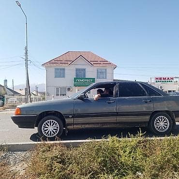 step 2: Audi 100: 1985 г., 1.8 л, Механика, Бензин, Седан — 2