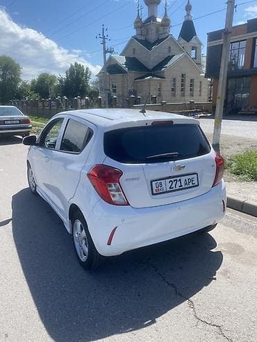 Транспорт: Chevrolet Spark: 2018 г., 1 л, Кол менен иштөөчү, Бензин, Хетчбек — 4
