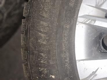 215 65 16 зимние: Зимнее колесо в сборе: шина 215/65 R16 на легкосплавном диске. зимний — 3