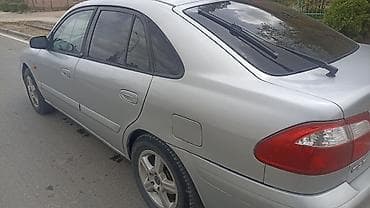 Унаа сатуу: Mazda 626: 2001 г., 2 л, Кол менен иштөөчү, Бензин, Хетчбек — 1