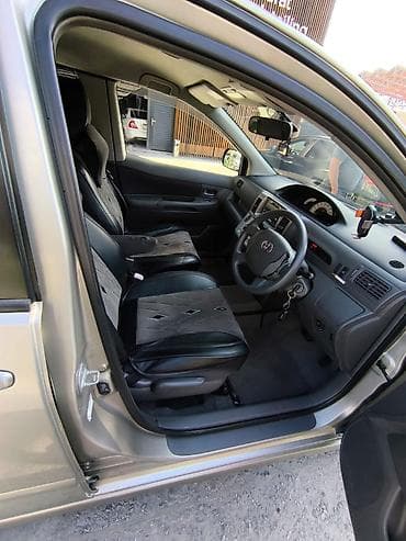 чехии: Toyota Raum: 2003 г., 1.5 л, Автомат, Бензин, Минивэн — 2