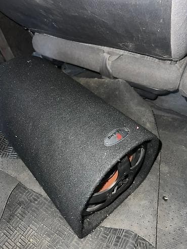 Сабвуфер 8 в тубе для автомобиля. - Корпус: цилиндрическая