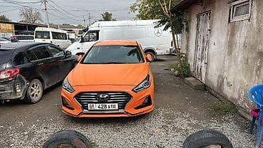 а 10 с: Hyundai Sonata, оранжевый седан (рестайлинг). Кузов: - Яркий — 2