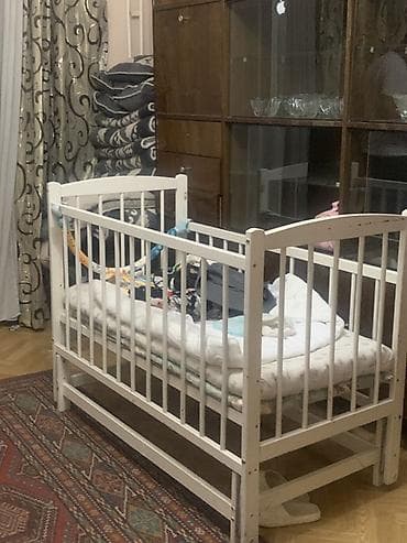 детская кроватка даром: Люлька, Б/у, Качалка, Дерево, цвет - Белый, Самовывоз — 1