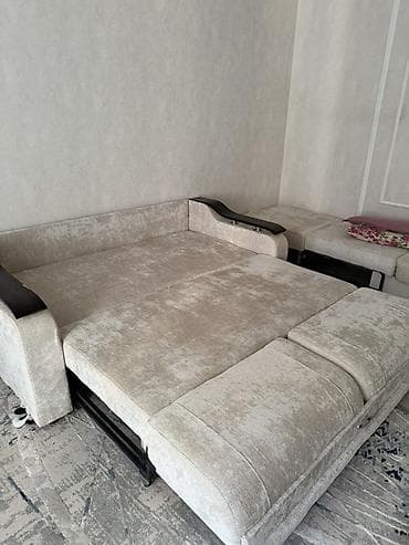 small table: Диван 2-местный, светло-бежевый, с подлокотниками из темного дерева — 8