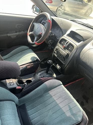 Mitsubishi Carisma: 2002 г., 1.6 л, Автомат, Бензин, Седан