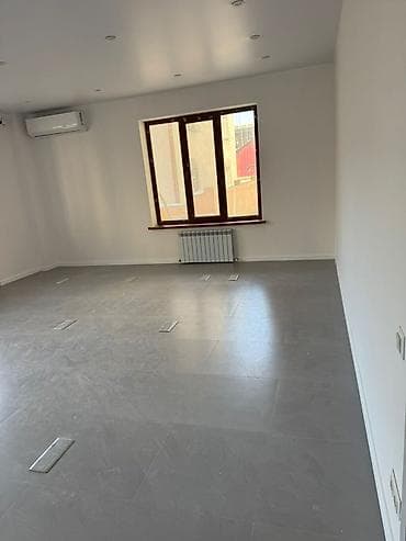 почасовой офис: Аренда офисов, 135 м², В жилом комплексе, 1 линия, С отдельным входом, С отдельным сан узлом — 2