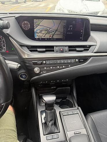 byd e2 2023: Lexus ES: 2021 г. — 9