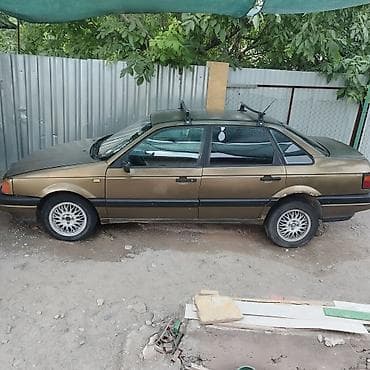 обмен на левый: Volkswagen Passat: 1990 г., 1.8 л, Механика, Бензин, Хэтчбэк — 10