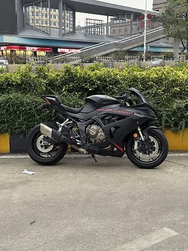 мото сикл: QJMOTO 600 RS Основные особенности: - Полноразмерный спортбайк с — 4