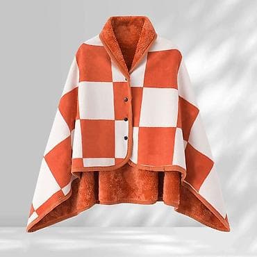 Теплое накидное пончо-плед с кнопками - Фасон: укороченное пончо с