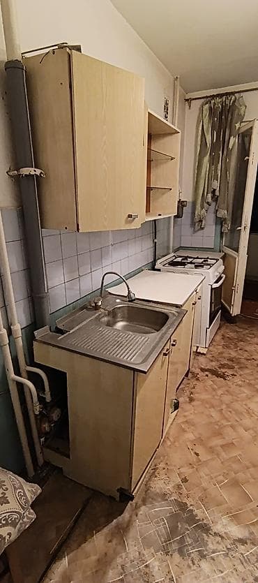 віддам даром дитячі іграшки: Отдам даром мойку, шкафы, телевизор, полки, старые двери — 1