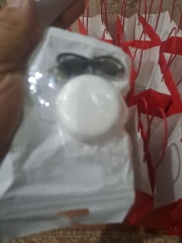 ящик для подарков: Подарочные пакеты новогодние, бумажные. в нём сморт часы и без — 5