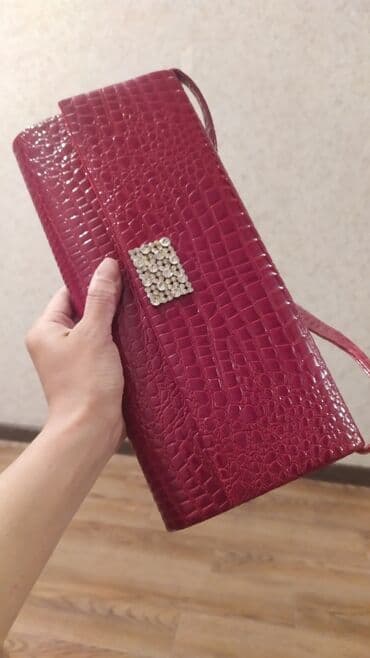 бафф купить в бишкеке: СРОЧНО СРОЧНО ПРОДАЕТСЯ НОВЫЙ КЛАТЧ красно- малинового цвета!!! — 1