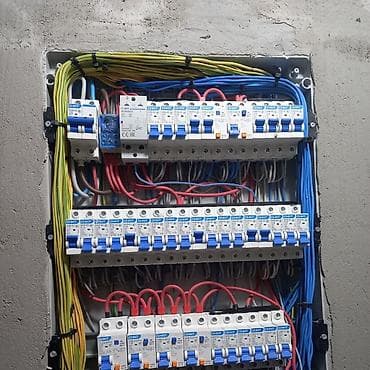 Электрики: Услуги электромонтажа, сварочных и сантехнических работ. Электрика: - — 4