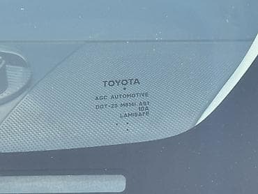 toyota prius 2013: Toyota Prius: 2013 г., 1.8 л, Вариатор, Гибрид, Хэтчбэк — 9