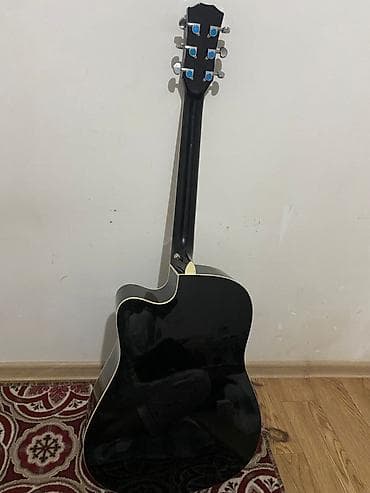 Аккордеоны: Гитара почти новое не сильно ползовалось еще маааленькие царапинки — 5