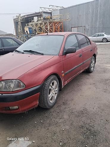 Toyota: Toyota Avensis: 2000 г., 2 л, Механика, Бензин, Седан — 4