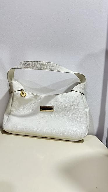 Сумка-хобо женская, белая - Форма: компактная сумка на плечо at lalafo.kg Сумка-хобо женская, белая - Форма: компактная сумка на плечо