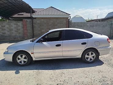 Toyota Avensis: 2002 г., 1.8 л, Механика, Бензин, Лифтбек