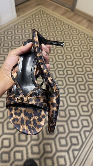 Женская обувь: Босоножки, 37, Zara, Новый, цвет - Коричневый, Самовывоз — 1