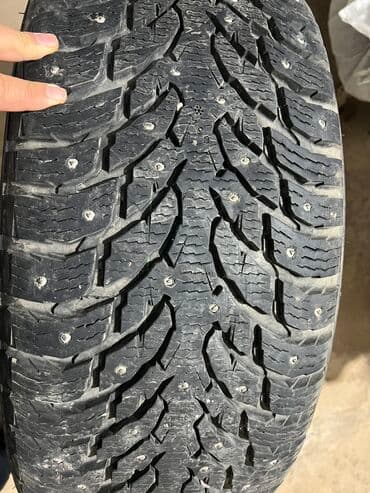 новые шыны: Шины 275 / 50 / R 22, Зимняя шипованная, Б/у, Комплект, Внедорожные (АТ/МТ), Nokian — 1