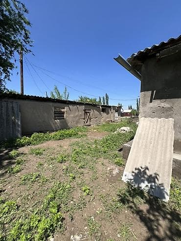 Недвижимость: Продаётся одноэтажный кирпичный дом с участком. Основное: - Материал — 3