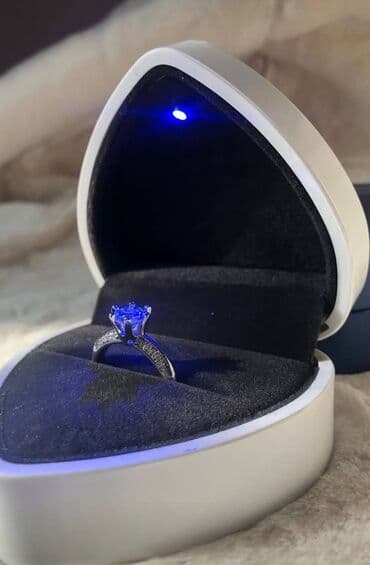 часы curren: ✨ Идеальная коробочка для самого важного вопроса. Нежный свет, бархат — 10