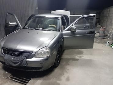 мт 80: Легковой автомобиль седан, серебристо‑серого цвета кузовта эле мелоч — 3