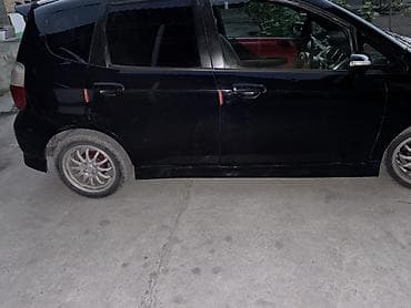Honda Fit: 2005 г., 1.3 л, Вариатор, Бензин, Хэтчбэк