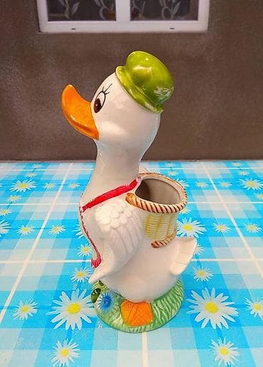 солонка: Продаю: 1. Блюдо глиняное, диаметр 36 см., цена 200 сом; 2. Тарелки — 10