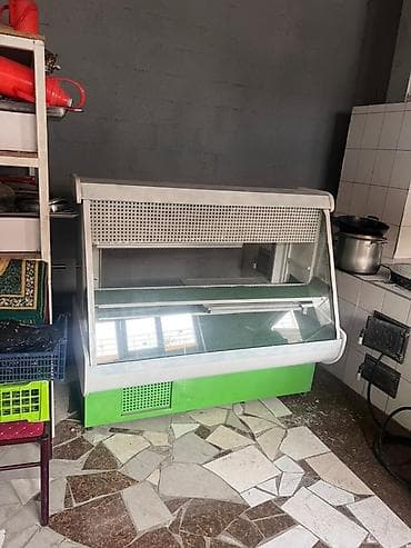 Холодильные витрины: Продается холодильная витрина для магазинов и кафе, в хорошем — 2