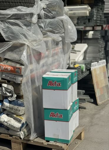 Монтажная пена Akfix в коробках, предназначенная для различных