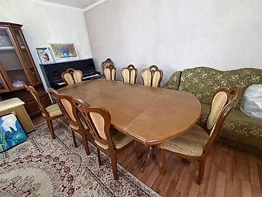 Обеденная группа классического стиля: раздвижной овальный стол и 10