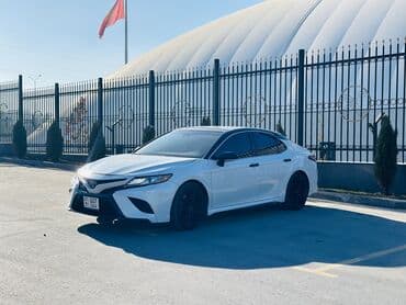 дом на калесох: Toyota Camry: 2018 г., 2.5 л, Автомат, Бензиновая, Седан — 2