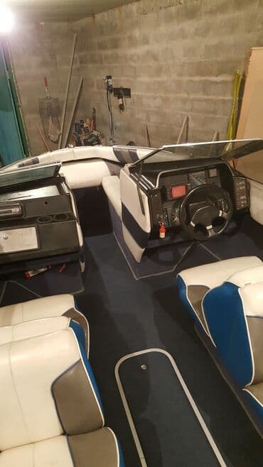 кара суу базары аренда: Катер Bayliner с сине-белой отделкой. Оборудован ветровым стеклом — 4