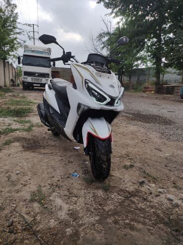 скутеры электронные: Скутер Yamaha, 200 куб. см, Бензин, Б/у — 2