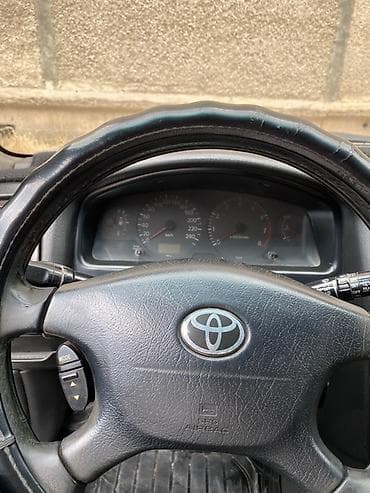 Унаа: Toyota Avensis: 2001 г., 1.8 л, Кол менен иштөөчү, Бензин, Лифтбек — 5