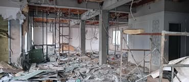 Разбор полов, Снятие потолков, Демонтаж кафеля | Гипсокартонная стена, Снос перегородки, Снятие старой штукатурки | Снятие реечных потолков, Снятие побелки, Снятие шпатлевки | Демонтаж линолеума, Демонтаж плинтуса, Демонтаж кафельной плитки | Крыша из шифера, Металлочерепичная кровля, Мягкая кровля Больше 6 лет опыта