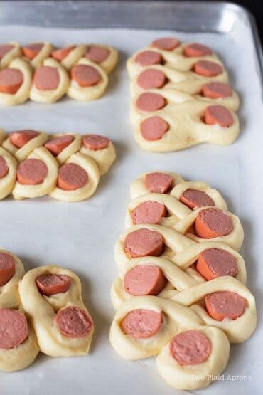 продаю яйцо: Сосиски в тесте, свежая выпечка из пекарни. - Румяная, глянцевая — 7